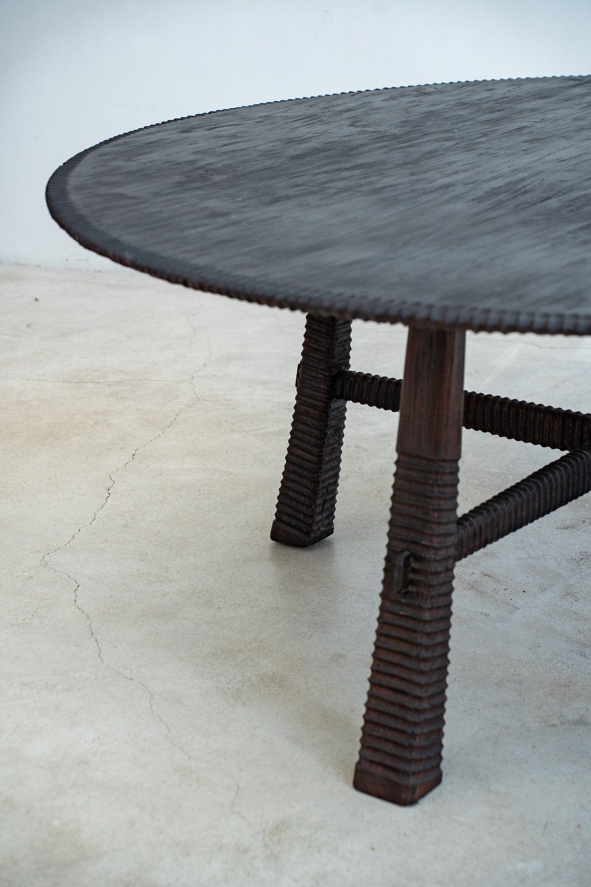 ROUND MAUI DINING TABLE