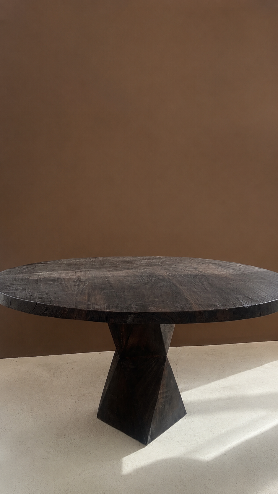 DIO DINING TABLE