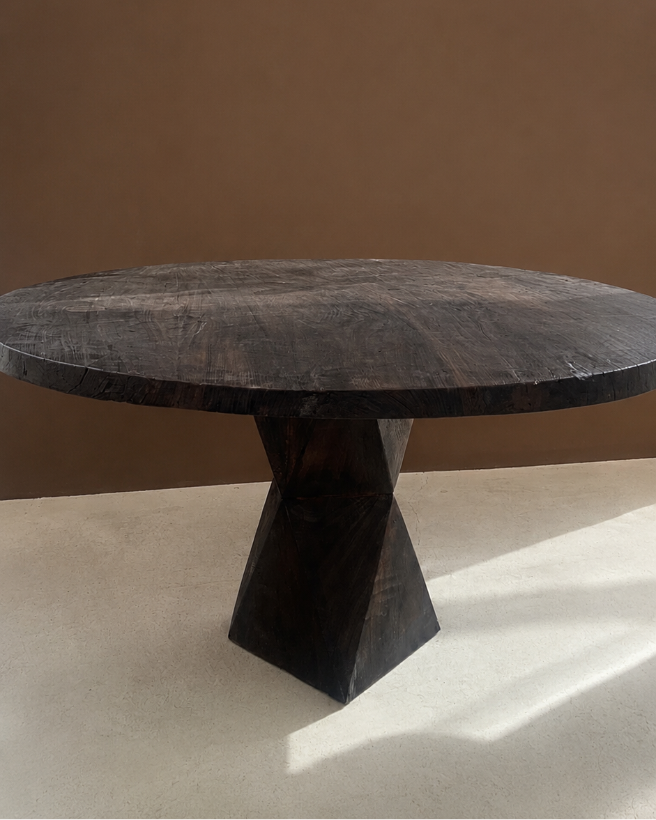 DIO DINING TABLE