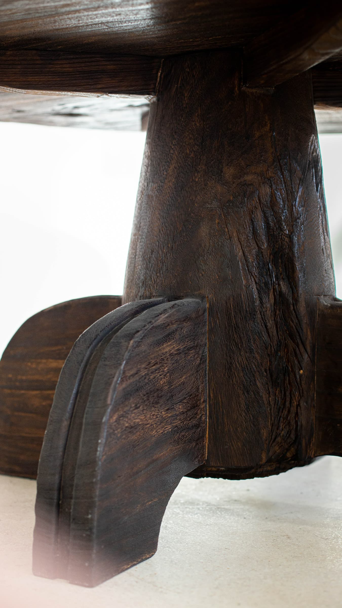 CAPRI TABLE