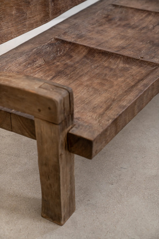 PRIMITIF BENCH