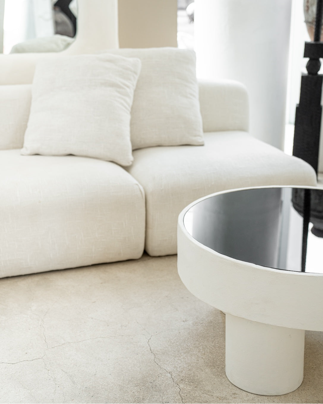 BELLA TABLE