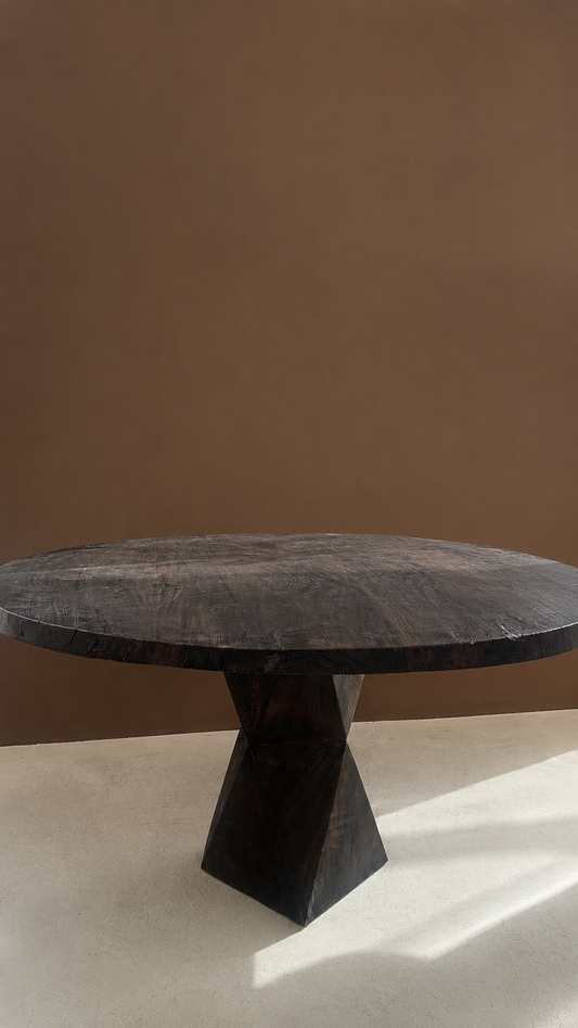 DIO DINING TABLE
