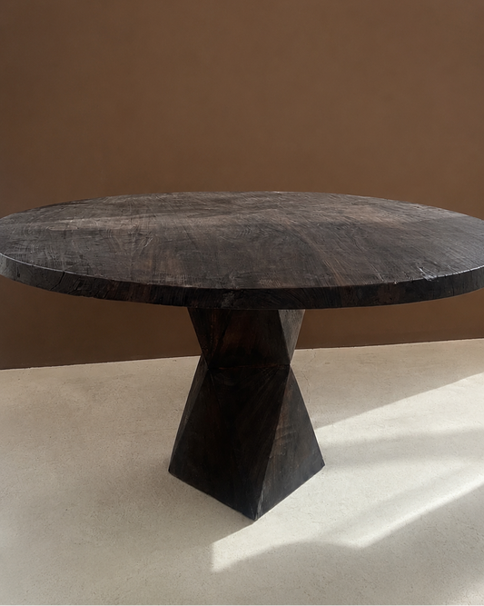 DIO DINING TABLE