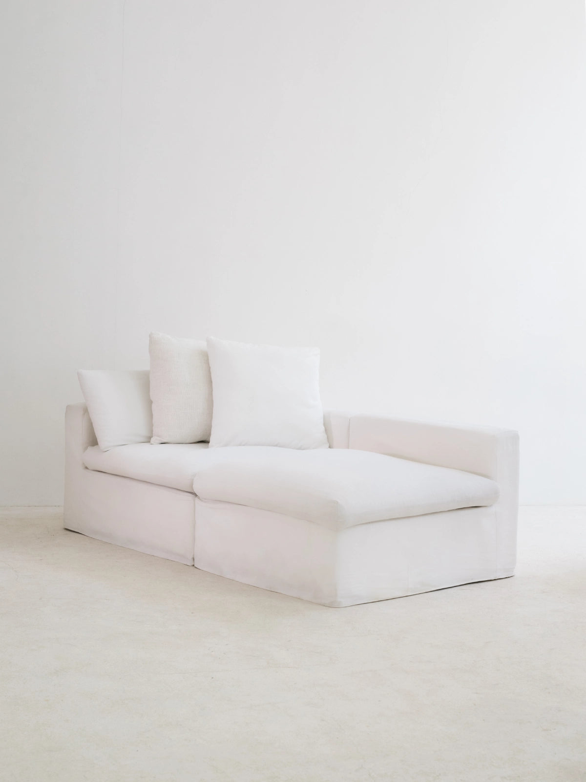 BAY SLIPPER CHAIR