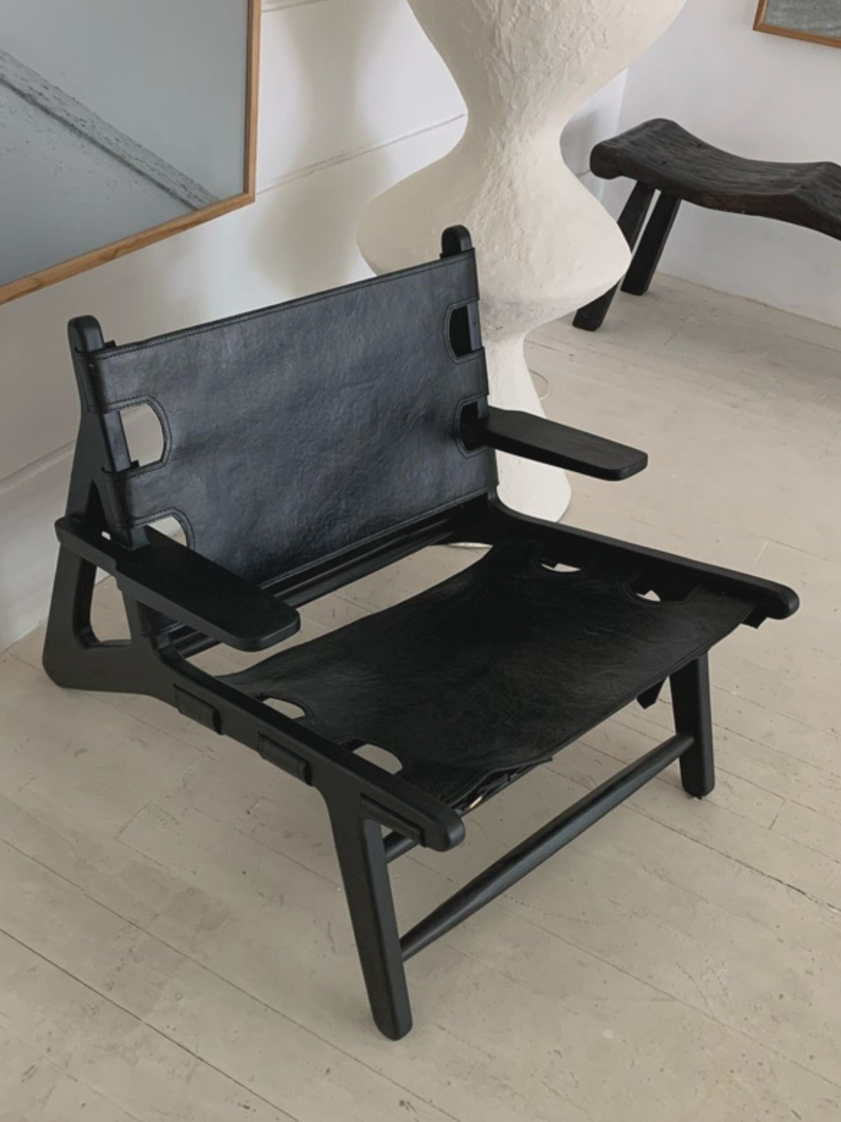 BLACK LEATHER CHAIR