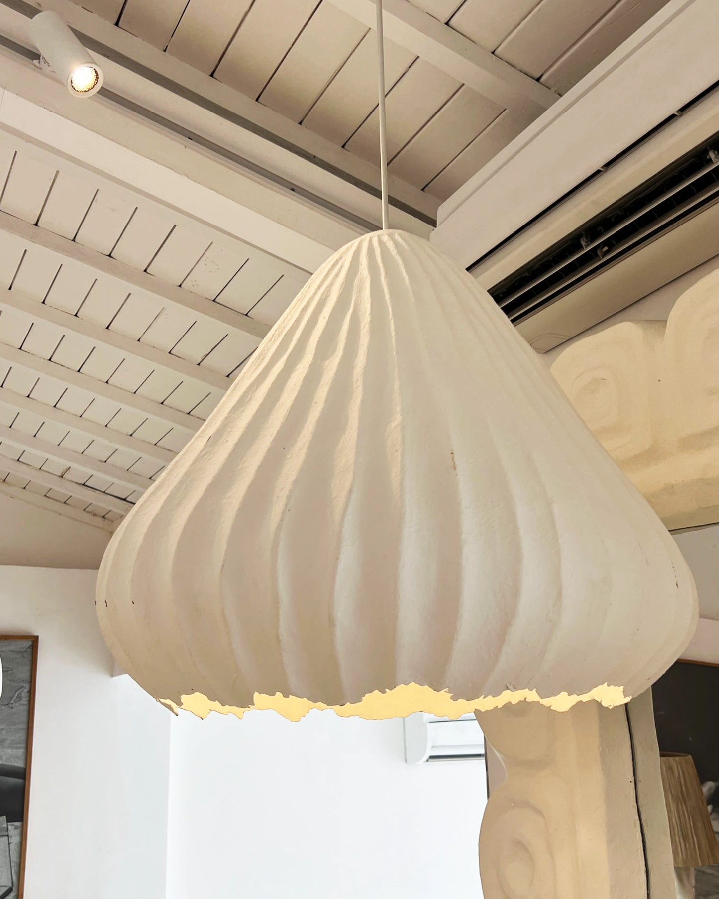 TULIP HANGING LIGHT